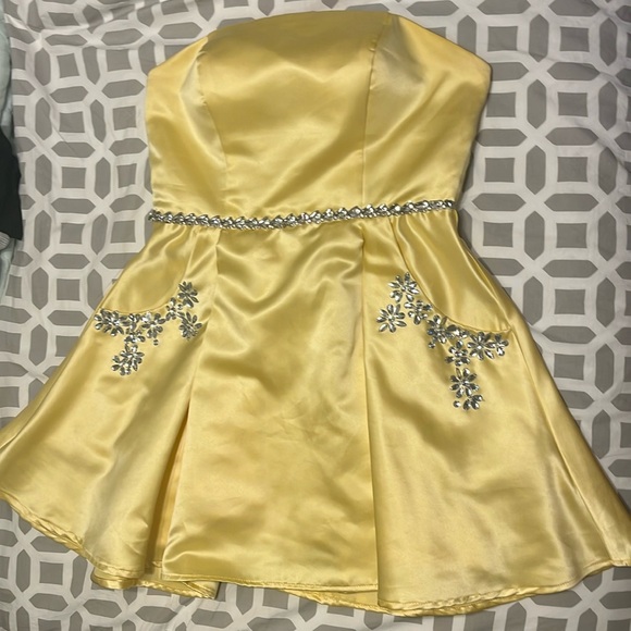 Yellow Homecoming Dress - Picture 4 of 9